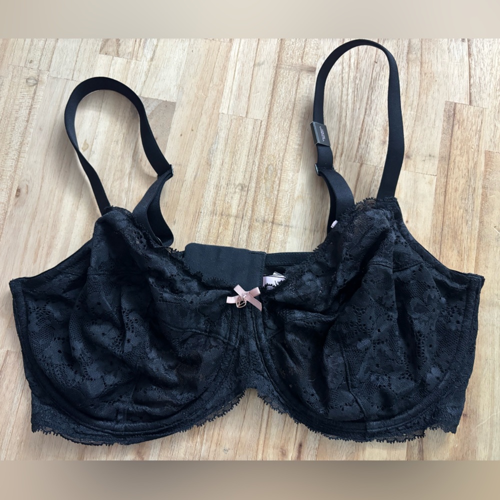 NWT Victoria's Secret Black Lace Bra with Pink Bow